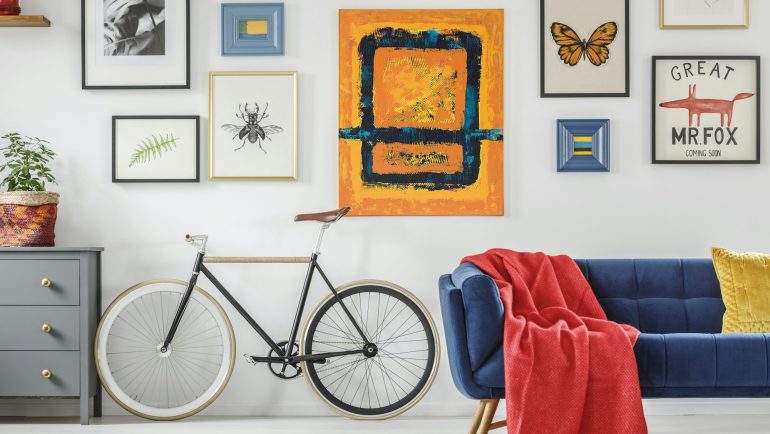 Eleganckie dodatki do granatowej sukienki z cekinami