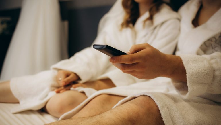 Najlepsze stylizacje z sukienką na telewizję